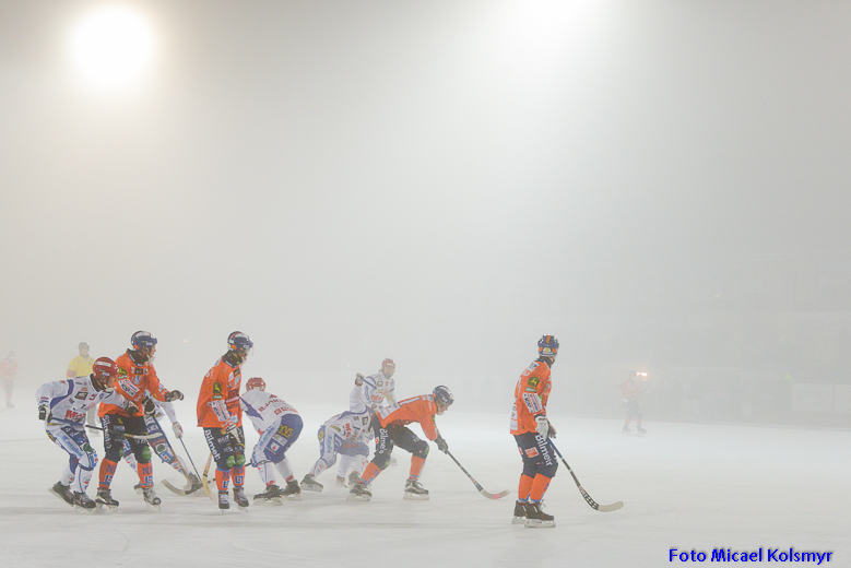 Dimma över Sävstaås under matchen mot Kungälv. Foto: Micael Kolsmyr