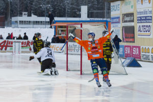 Christian Mickelsson jublar. Foto: Anders Gårdestig